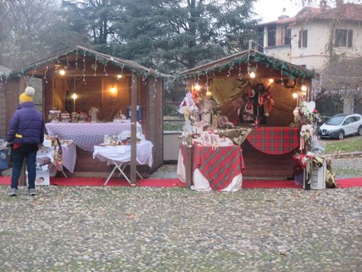 Morimondo: il mercatino di Natale all'Abbazia "riscalda" una domenica gelida Morimondo: il mercatino di Natale all'Abbazia "riscalda" una domenica gelida