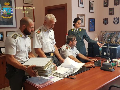Vigevano: peculato e bancarotta fraudolenta, 5 indagati tra cui il sindaco