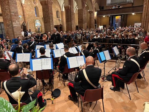 Lomello, le immagini del concerto della Fanfara del 3° Reggimento dei Carabinieri per i 1.000 anni della Basilica di Santa Maria Maggiore