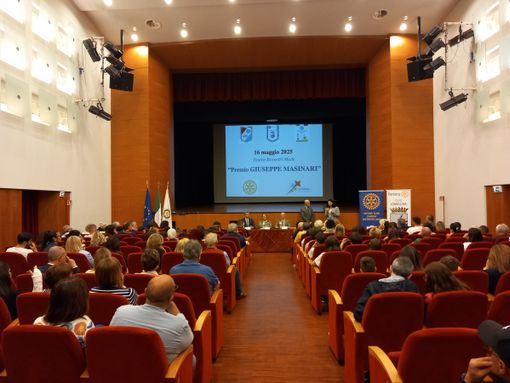 Regina Cassolo e gli artisti medesi protagonisti al premio Masinari 2025