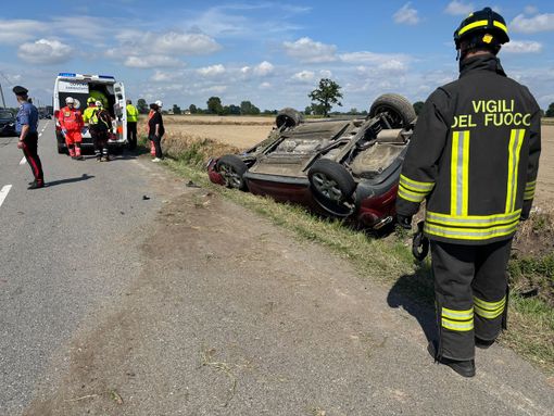 Ottobiano: si ribalta con l'auto sulla provinciale 183, donna 65enne trasportata in elicottero al San Matteo Ottobiano: si ribalta con l'auto sulla provinciale 183, donna 65enne trasportata in elicottero al San Matteo