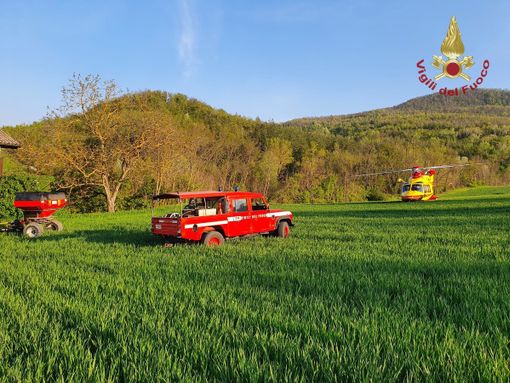 Ponte Nizza: rimane incastrato con la gamba negli ingranaggi del trattore, 50enne trasportato in elicottero all'ospedale Ponte Nizza: rimane incastrato con la gamba negli ingranaggi del trattore, 50enne trasportato in elicottero all'ospedale