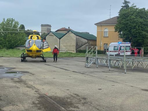 Mede: cade da una scala a circa 3 metri di altezza, ferito un 75enne