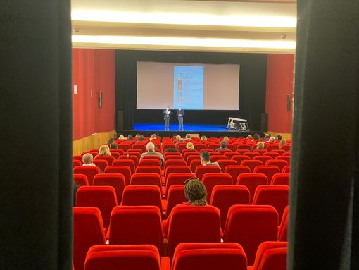Broni, riparte la stagione estiva del teatro Carbonetti: il via con Raul Cremona sabato 5 giugno