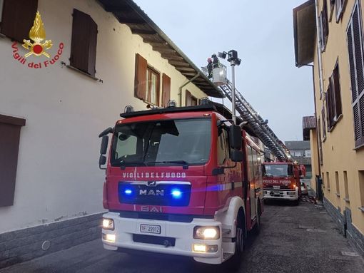 Garlasco: incendio in una canna fumaria, sul posto i Vigili del fuoco