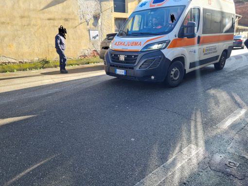 Mede: sale su una scala per portare del cibo ai gatti, ma cade rovinosamente. 82enne grave al San Matteo Mede: sale su una scala per portare del cibo ai gatti, ma cade rovinosamente. 82enne grave al San Matteo