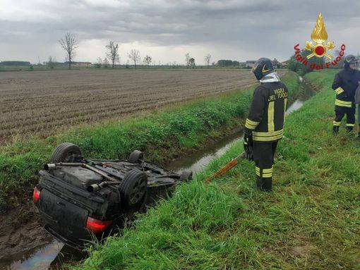 Mortara: esce di strada con l'auto sulla provinciale 192, illeso un 25enne