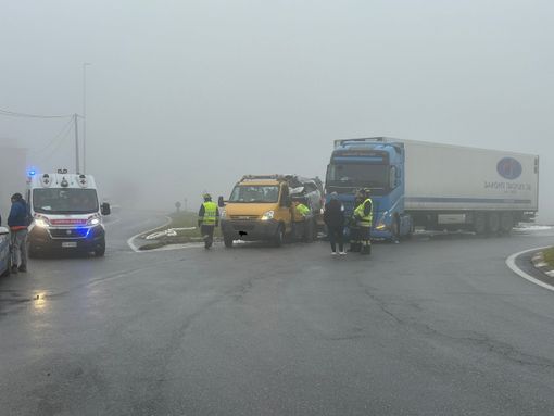 Mede: tragico incidente stradale all'alba sulla statale 756, muore un 22enne