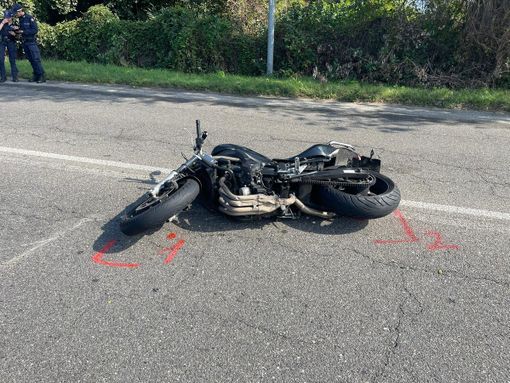 Vigevano: scontro auto-moto in corso De Gasperi, ferito un 30enne Vigevano: scontro auto-moto in corso De Gasperi, ferito un 30enne