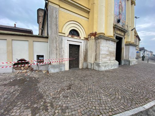 Zeme: con l'auto si schianta contro il muro della chiesa parrocchiale