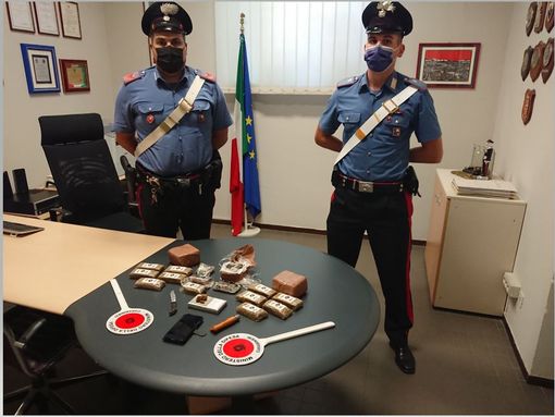 Mede: trovato con 4 chili di hashish in casa, arrestato un 35enne