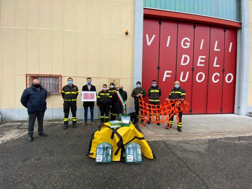 - FOTONOTIZIA - Mede: il "Leo Club Biraga" dona materiale di soccorso al distaccamento Vigili del fuoco volontari