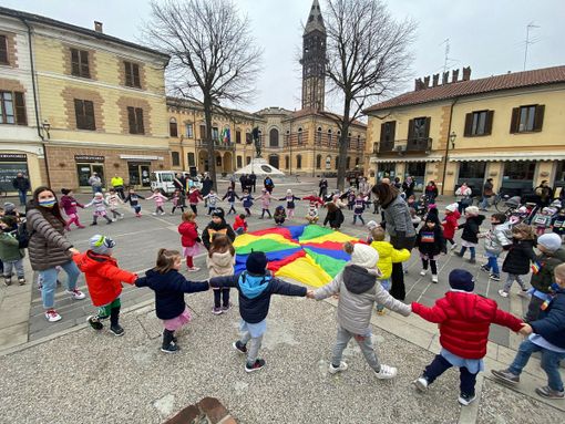Mede: bimbi in piazza per dire NO alla guerra in Ucraina Mede: bimbi in piazza per dire NO alla guerra in Ucraina
