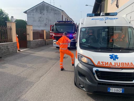Magenta: anziano a terra in casa, soccorso dai Vigili del Fuoco