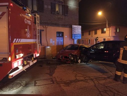 Albonese: scontro tra auto in via Grocco, ferite due persone Albonese: scontro tra auto in via Grocco, ferite due persone