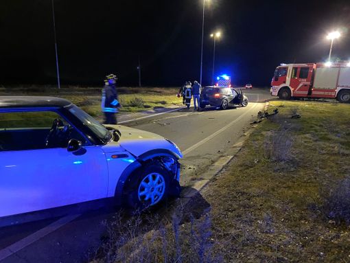Mede: scontro tra auto alla rotatoria sulla provinciale 194