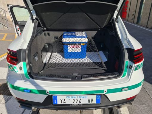 Bimbo di 8 anni dona i reni a coetaneo: organi trasportati dalla Polizia locale di Robecco dal San Raffaele a Firenze