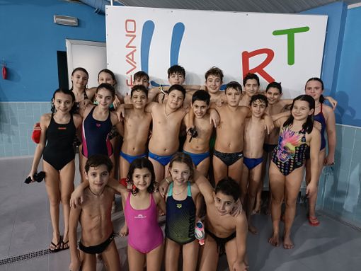 Nelle foto: Miriam Cavarsaschi e il gruppo degli Esordienti dell’H2SPORT Nelle foto: Miriam Cavarsaschi e il gruppo degli Esordienti dell’H2SPORT