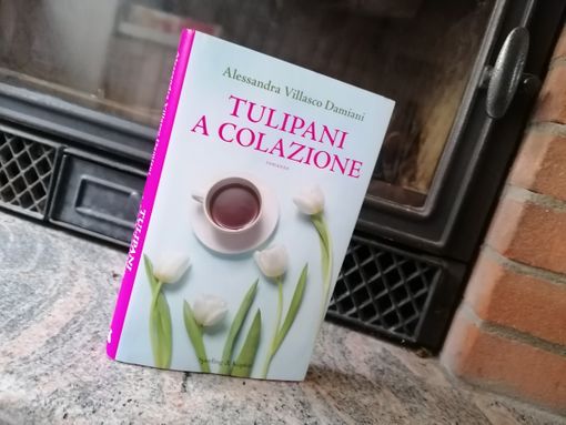 Alessandra Villasco Damiani racconta il suo romanzo "Tulipani a colazione". Alessandra Villasco Damiani racconta il suo romanzo "Tulipani a colazione".