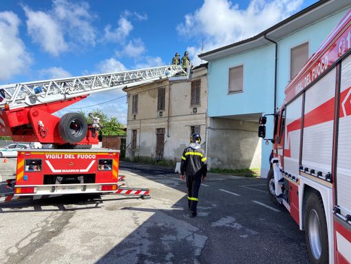 Ottobiano: si staccano calcinacci da un edificio pericolante, intervengono i Vigili del fuoco