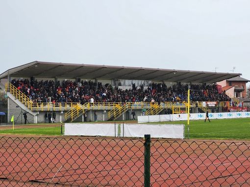 L'incredibile pubblico, che non si vede neppure in serie D, presente oggi per la sfida tra l'Oltrepo, terzo con Solbia e Club Milano, e la capolista Vogherese L'incredibile pubblico, che non si vede neppure in serie D, presente oggi per la sfida tra l'Oltrepo, terzo con Solbia e Club Milano, e la capolista Vogherese