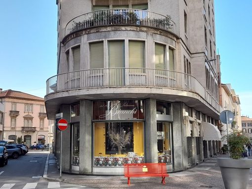 Pasticceria Bianchi, vetrina in largo Camussi Pasticceria Bianchi, vetrina in largo Camussi