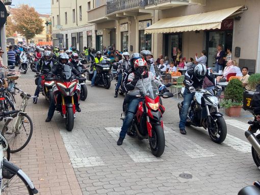 Mede: le immagini di "Para...un rombo nel cuore" Mede: le immagini di "Para...un rombo nel cuore"