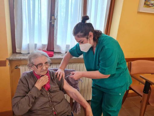 Rivanazzano Terme vaccinazione anti-Covid per operatori e ospiti delle due rsa di &quot;Sereni orizzonti”, tra questi nonna Epifania di 93 anni