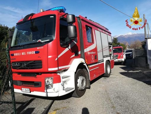 Colpito da pannelli di legno caduti da un edificio al nono piano a causa del vento: grave un 29enne a Cinisello Balsamo