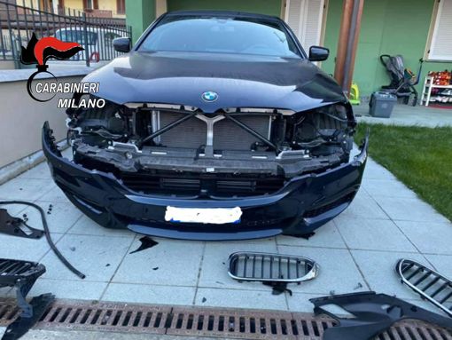 Rubavano su auto di elevato valore e spedivano la merce su autobus di linea, fermate cinque persone Rubavano su auto di elevato valore e spedivano la merce su autobus di linea, fermate cinque persone