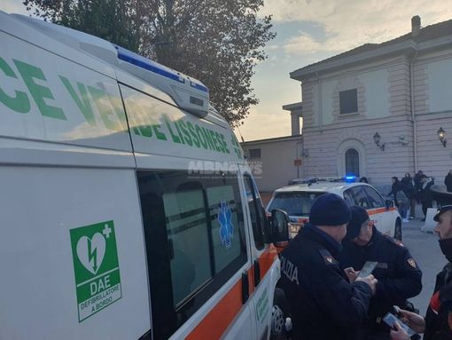 Ragazzino spinto sui binari per rubargli la felpa in Brianza: per due minorenni l’accusa è tentato omicidio