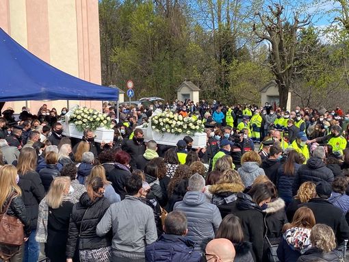 VIDEO. "Alessio se ne va sulla sua biciclettina, lei vola via mentre era già una donna": l'addio straziante di Mesenzana ad Alessio e Giada