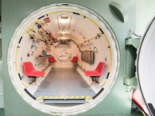 Novara, sei persone intossicate da monossido di carbonio: finiscono in camera iperbarica