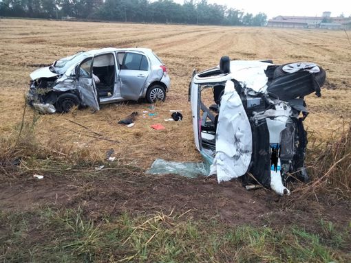 Scontro tra 3 auto sulla provinciale 192, tutte finiscono fuori strada, interviene l'elisoccorso Scontro tra 3 auto sulla provinciale 192, tutte finiscono fuori strada, interviene l'elisoccorso