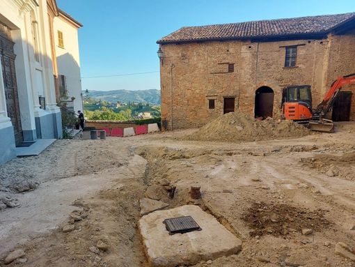 LA STORIA. Ilenia e Carlo, questo matrimonio s'ha da fare. Ma l'ostacolo al giorno più bello è un cantiere davanti alla chiesa LA STORIA. Ilenia e Carlo, questo matrimonio s'ha da fare. Ma l'ostacolo al giorno più bello è un cantiere davanti alla chiesa