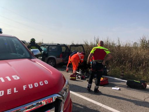 Mortara: scontro tra auto e suv sulla provinciale 211, un ferito soccorso in elicottero