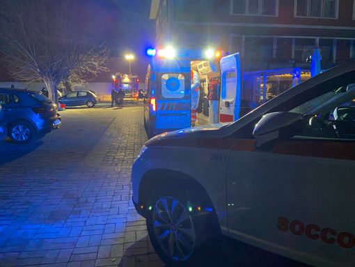 Pieve del Cairo: auto in fiamme sulla ex statale 211, intervengono i Vigili del fuoco Pieve del Cairo: auto in fiamme sulla ex statale 211, intervengono i Vigili del fuoco