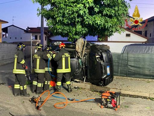 Perde il controllo dell'auto e finisce contro un albero, morto un 50enne Perde il controllo dell'auto e finisce contro un albero, morto un 50enne