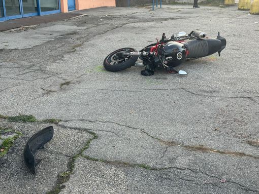 Vigevano: scontro tra moto e suv in corso Novara, ferito un 18enne