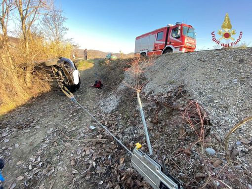 Oltrepò: si ribalta con l'auto sulla provinciale 203, ferito un 86enne Oltrepò: si ribalta con l'auto sulla provinciale 203, ferito un 86enne