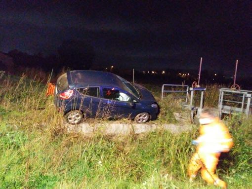 Magenta: auto finisce nel campo, ferito un ragazzo di 20 anni