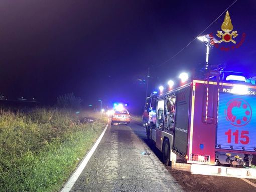 Gropello: esce di strada con l'auto, ferito un 28enne