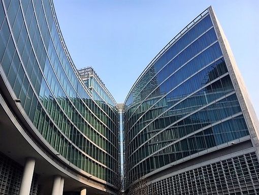 Palazzo Lombardia e grattacielo Pirelli si illuminano di verde per onorare gli Alpini Palazzo Lombardia e grattacielo Pirelli si illuminano di verde per onorare gli Alpini