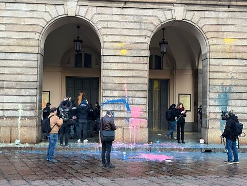 Denunciati dalla Polizia i cinque imbrattatori della Scala