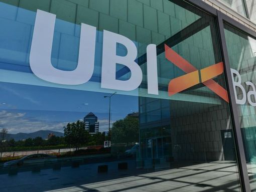 Cala il sipario su Ubi Banca: da lunedì nasce la ‘maxi’ Banca Intesa Cala il sipario su Ubi Banca: da lunedì nasce la ‘maxi’ Banca Intesa
