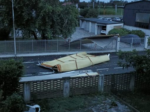 Robecco e Abbiategrasso, alberi sulle strade, 526 interrotta. Case allagate a Corbetta ed Arluno Robecco e Abbiategrasso, alberi sulle strade, 526 interrotta. Case allagate a Corbetta ed Arluno