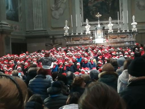 Garlasco: flash mob dei bambini per le vie del centro cittadino Garlasco: flash mob dei bambini per le vie del centro cittadino