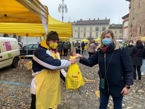Spesa sospesa, oltre un quintale e mezzo di cibo raccolto al mercato di Campagna Amica a Voghera