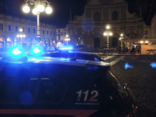 Vigevano e Lomellina: proseguono i controlli dei carabinieri nella "movida", identificate 70 persone e controllate 25 auto Vigevano e Lomellina: proseguono i controlli dei carabinieri nella "movida", identificate 70 persone e controllate 25 auto