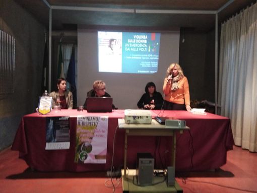 - (FOTONOTIZIA) - Mede: a castello Sangiuliani celebrata la Giornata contro la violenza sulle Donne - (FOTONOTIZIA) - Mede: a castello Sangiuliani celebrata la Giornata contro la violenza sulle Donne